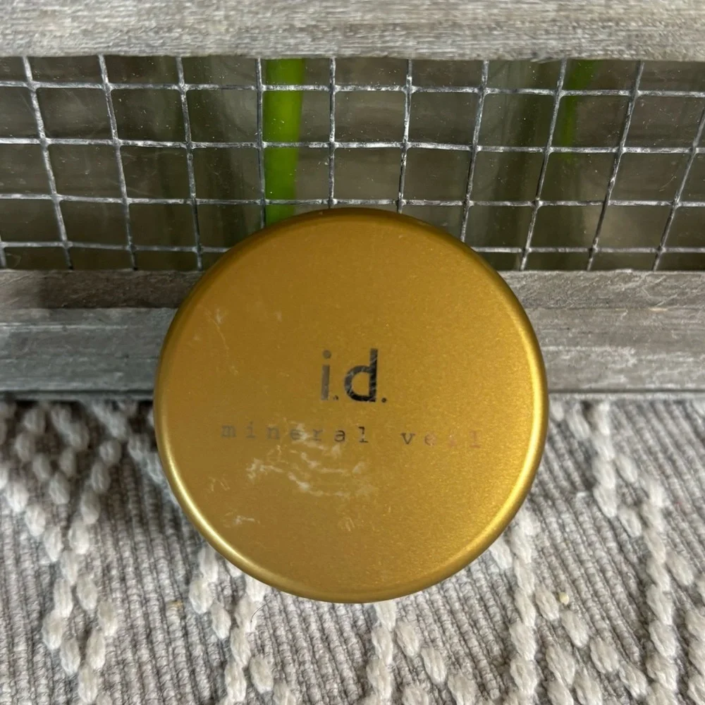i.d. Vtg BareMinerals feather light mineral veil Setting‎ Powder. .03 oz. Sealed
